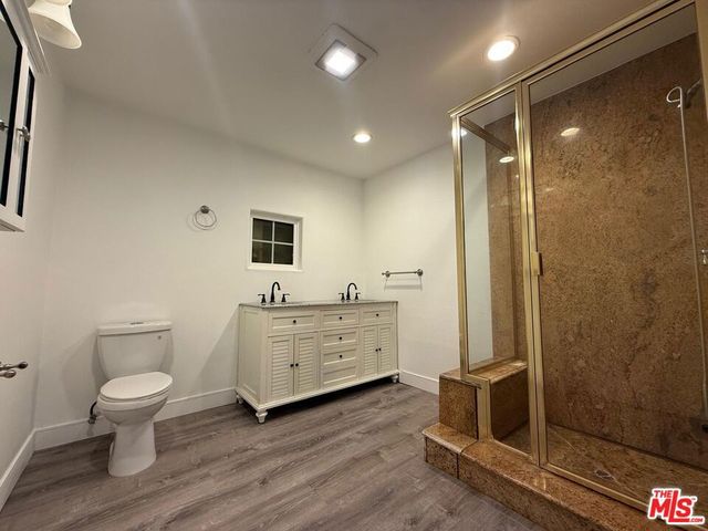 6742 Radford Avenue, Los Angeles, CA 91606