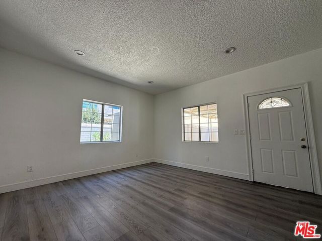 6742 Radford Avenue, Los Angeles, CA 91606