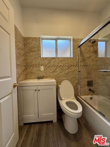 6742 Radford Avenue, Los Angeles, CA 91606