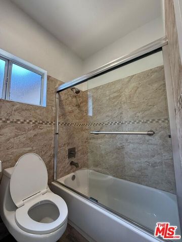 6742 Radford Avenue, Los Angeles, CA 91606