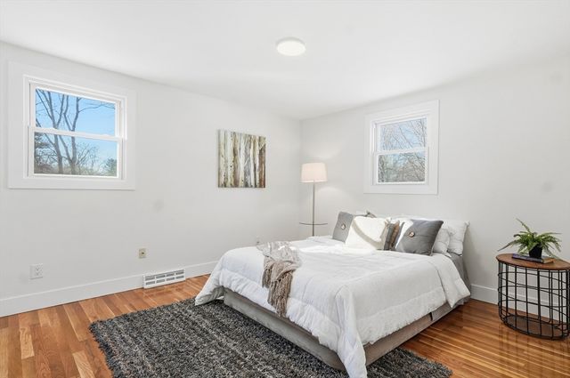 155 Mill St, Burlington, MA 01803