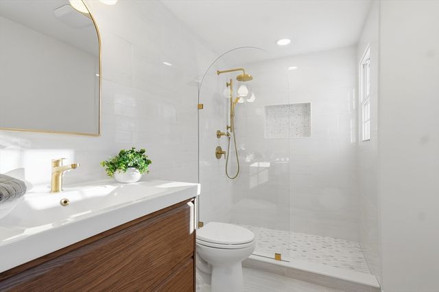 155 Mill St, Burlington, MA 01803