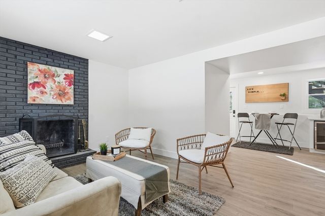 155 Mill St, Burlington, MA 01803