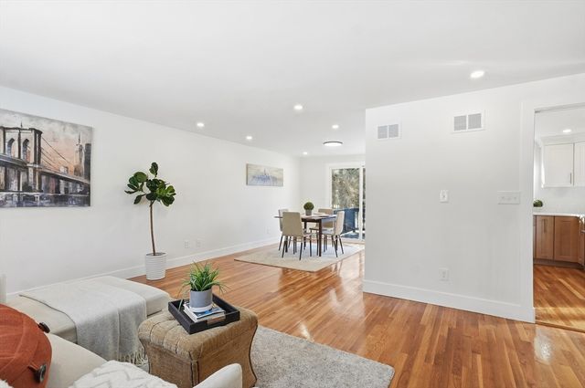 155 Mill St, Burlington, MA 01803