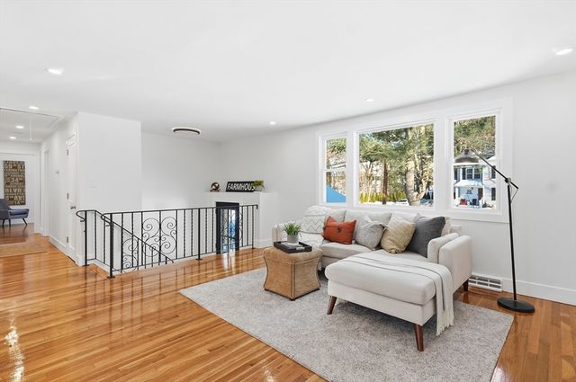 155 Mill St, Burlington, MA 01803