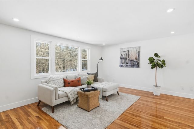 155 Mill St, Burlington, MA 01803