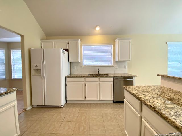 6635 SHADY BEND DR, San Antonio, TX 78256