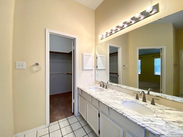 6635 SHADY BEND DR, San Antonio, TX 78256