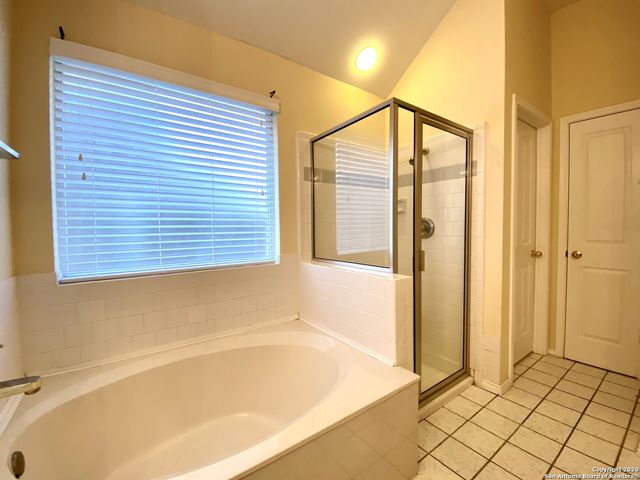 6635 SHADY BEND DR, San Antonio, TX 78256