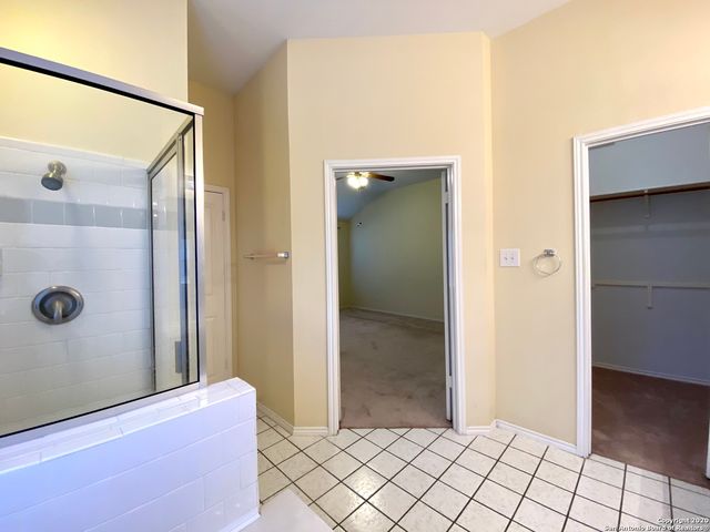 6635 SHADY BEND DR, San Antonio, TX 78256