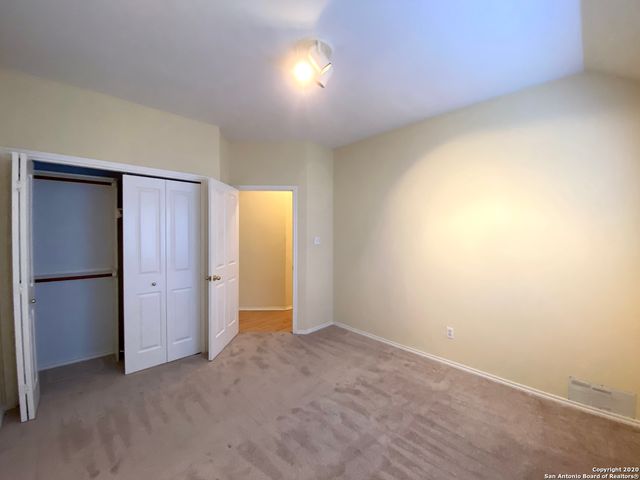 6635 SHADY BEND DR, San Antonio, TX 78256