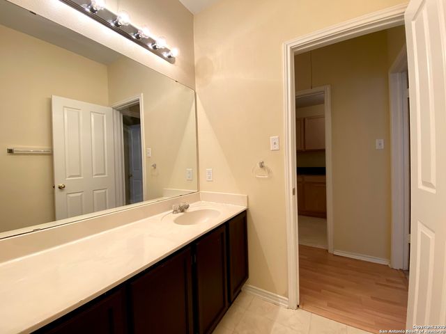 6635 SHADY BEND DR, San Antonio, TX 78256