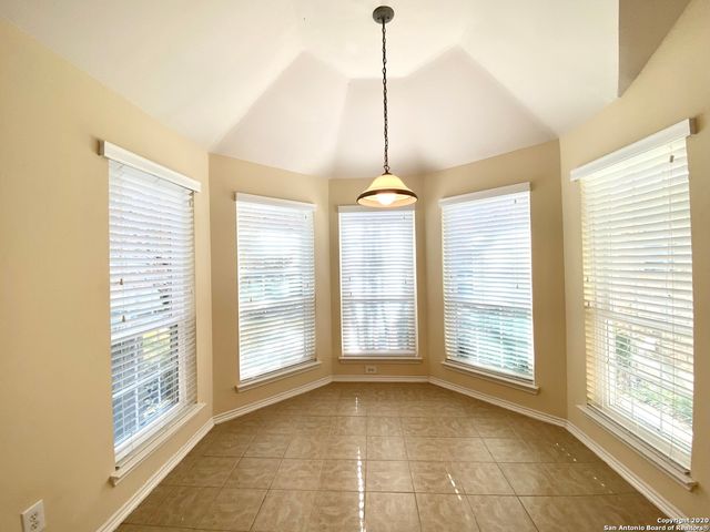 6635 SHADY BEND DR, San Antonio, TX 78256