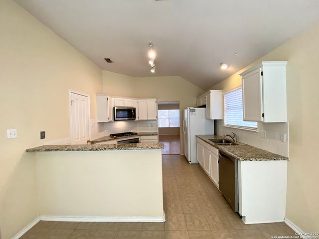 6635 SHADY BEND DR, San Antonio, TX 78256