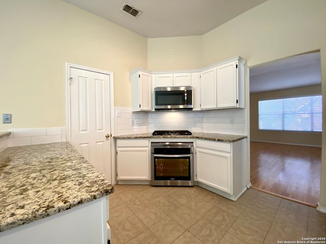 6635 SHADY BEND DR, San Antonio, TX 78256