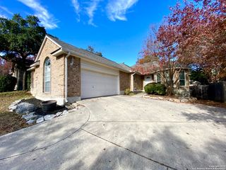 6635 SHADY BEND DR, San Antonio, TX 78256