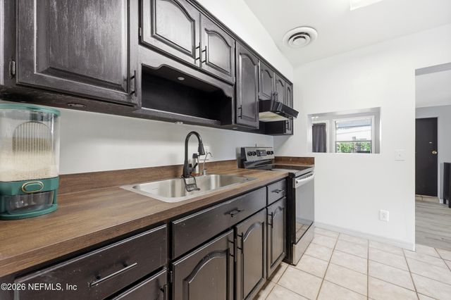 10552 VILLANOVA Road, Jacksonville, FL 32218