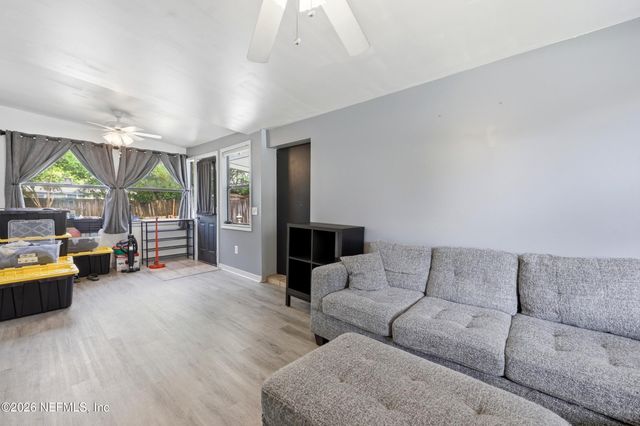 10552 VILLANOVA Road, Jacksonville, FL 32218