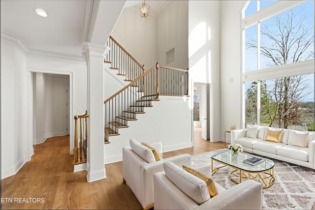 910 Eagle Nest Drive, Loudon, TN 37774