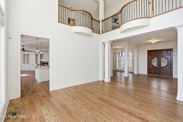 910 Eagle Nest Drive, Loudon, TN 37774