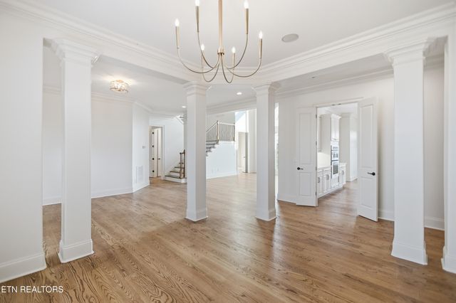 910 Eagle Nest Drive, Loudon, TN 37774