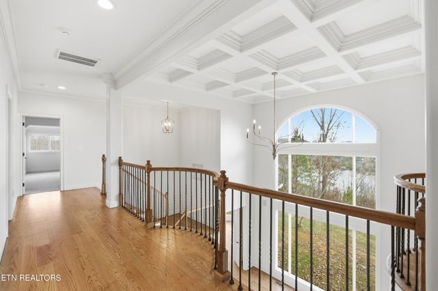 910 Eagle Nest Drive, Loudon, TN 37774