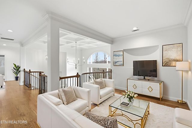 910 Eagle Nest Drive, Loudon, TN 37774