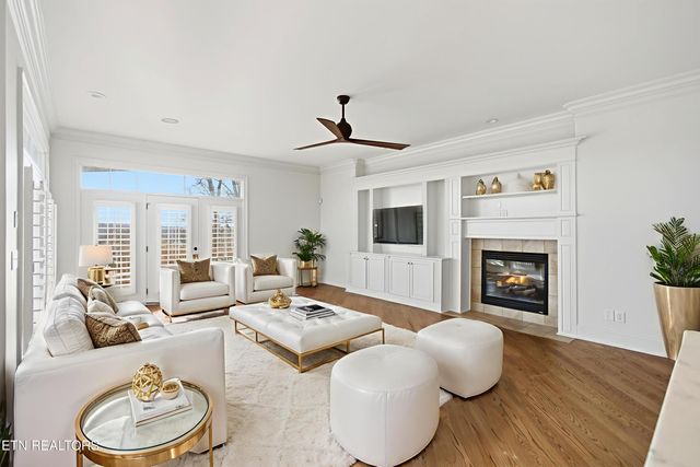 910 Eagle Nest Drive, Loudon, TN 37774