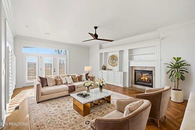 910 Eagle Nest Drive, Loudon, TN 37774