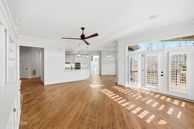 910 Eagle Nest Drive, Loudon, TN 37774