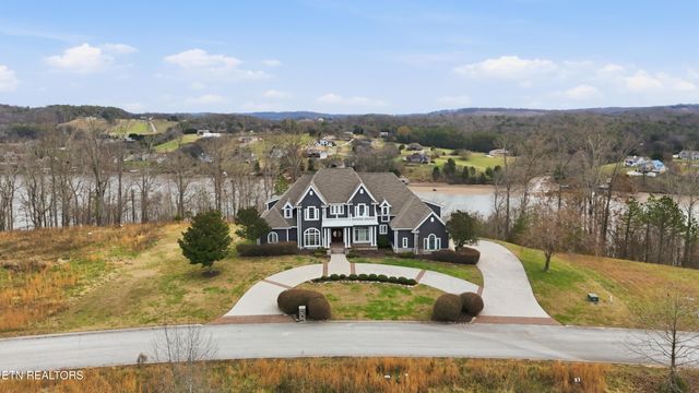 910 Eagle Nest Drive, Loudon, TN 37774