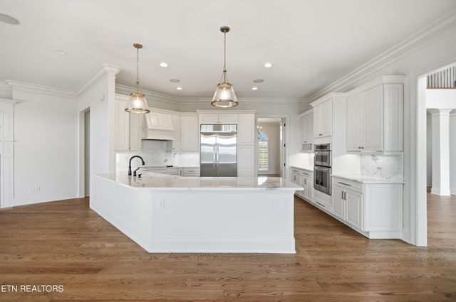 910 Eagle Nest Drive, Loudon, TN 37774