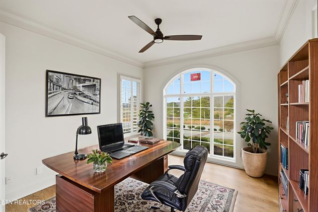 910 Eagle Nest Drive, Loudon, TN 37774