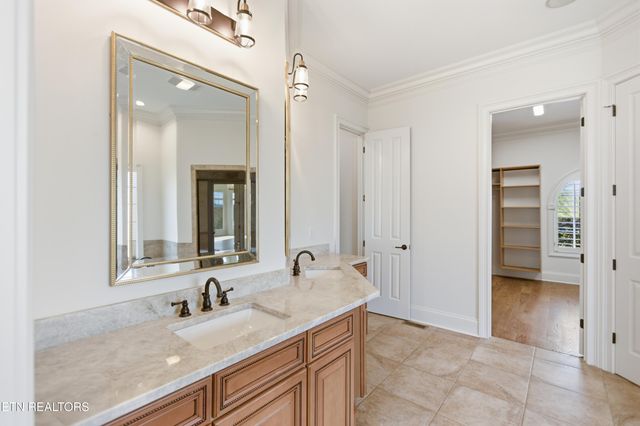 910 Eagle Nest Drive, Loudon, TN 37774