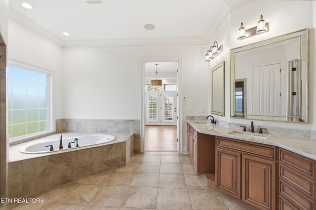 910 Eagle Nest Drive, Loudon, TN 37774