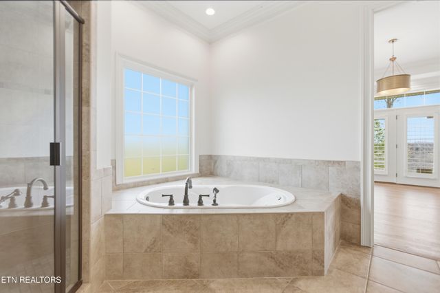 910 Eagle Nest Drive, Loudon, TN 37774