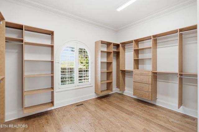 910 Eagle Nest Drive, Loudon, TN 37774