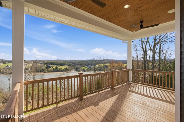 910 Eagle Nest Drive, Loudon, TN 37774