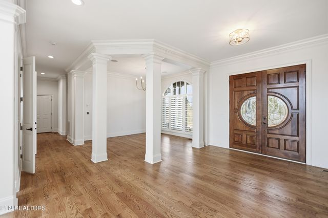 910 Eagle Nest Drive, Loudon, TN 37774