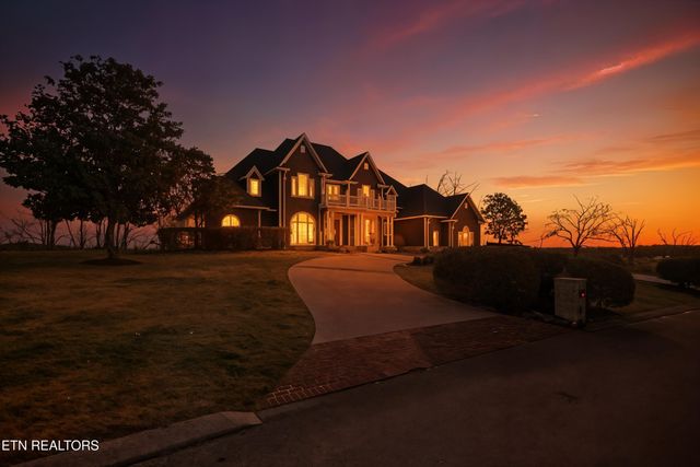 910 Eagle Nest Drive, Loudon, TN 37774