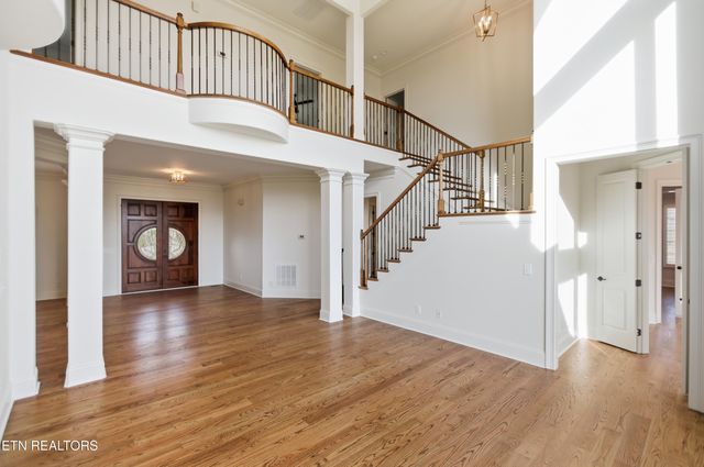 910 Eagle Nest Drive, Loudon, TN 37774