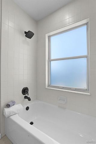 1032 King Henry Court, Creve Coeur, MO 63146