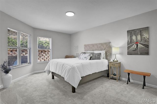 1032 King Henry Court, Creve Coeur, MO 63146