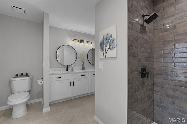 1032 King Henry Court, Creve Coeur, MO 63146