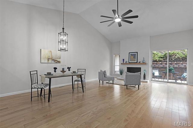 1032 King Henry Court, Creve Coeur, MO 63146