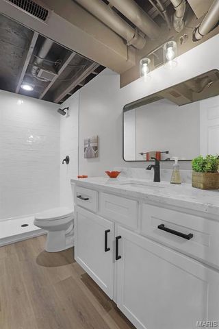 1032 King Henry Court, Creve Coeur, MO 63146