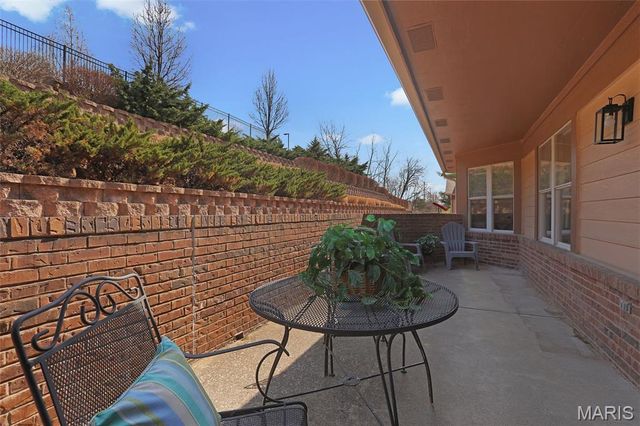 1032 King Henry Court, Creve Coeur, MO 63146