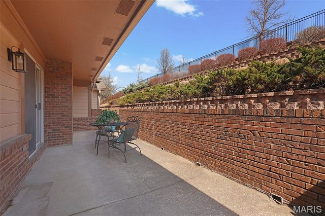 1032 King Henry Court, Creve Coeur, MO 63146