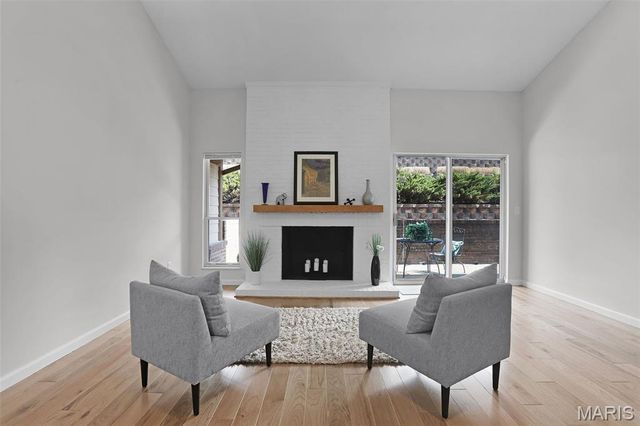 1032 King Henry Court, Creve Coeur, MO 63146