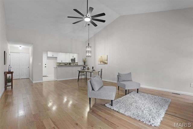 1032 King Henry Court, Creve Coeur, MO 63146